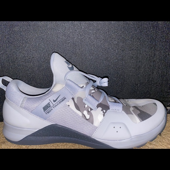 nike men's tech trainer shoe